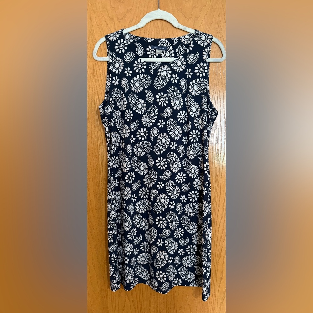 Tommy Hilfiger floral sleeveless knit dress in navy blue and white, size 12.